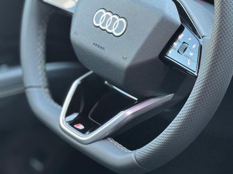 Audi Q4 e-tron S line – image 12 of 18