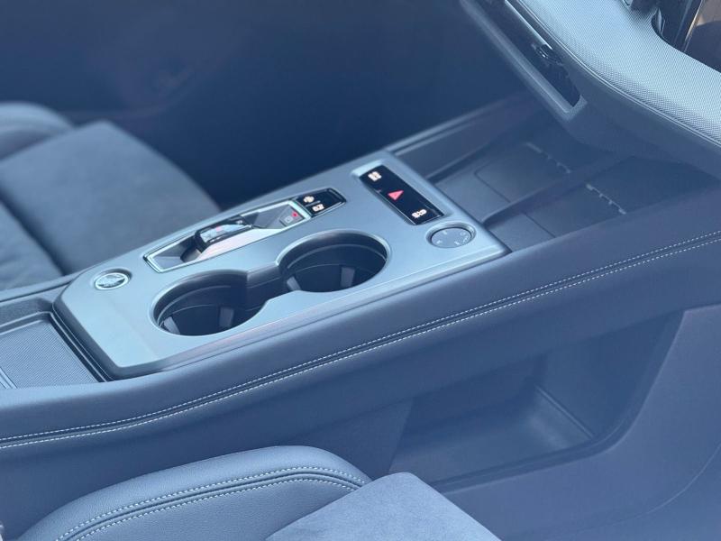 Audi Q4 e-tron S line – image 14 of 18