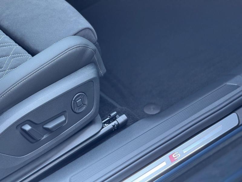 Audi Q4 e-tron S line – image 17 of 18