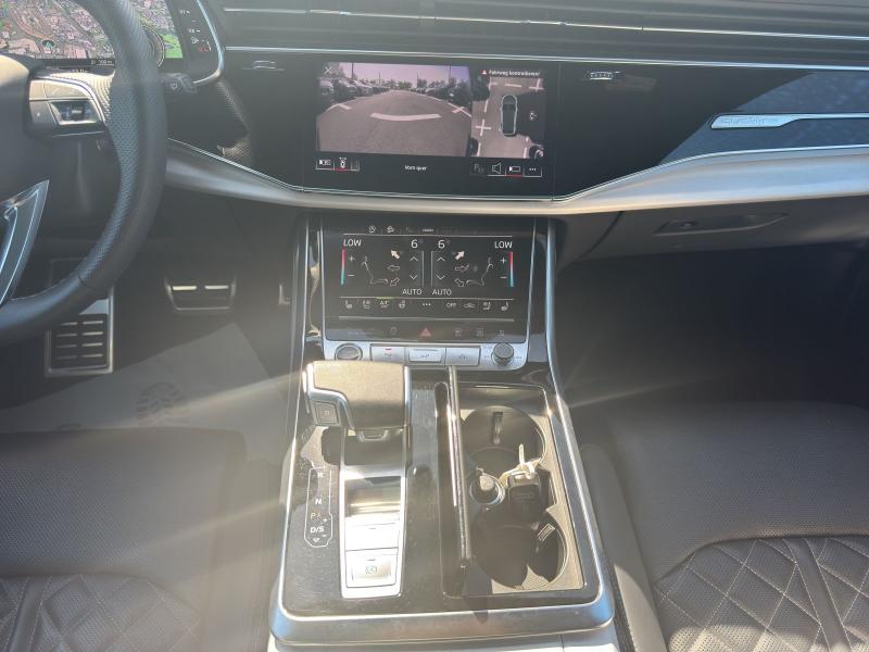 Audi Q8 S line – image 6 of 23