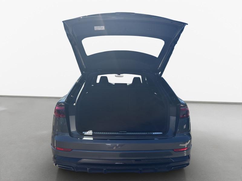Audi Q8 S line – image 11 of 23