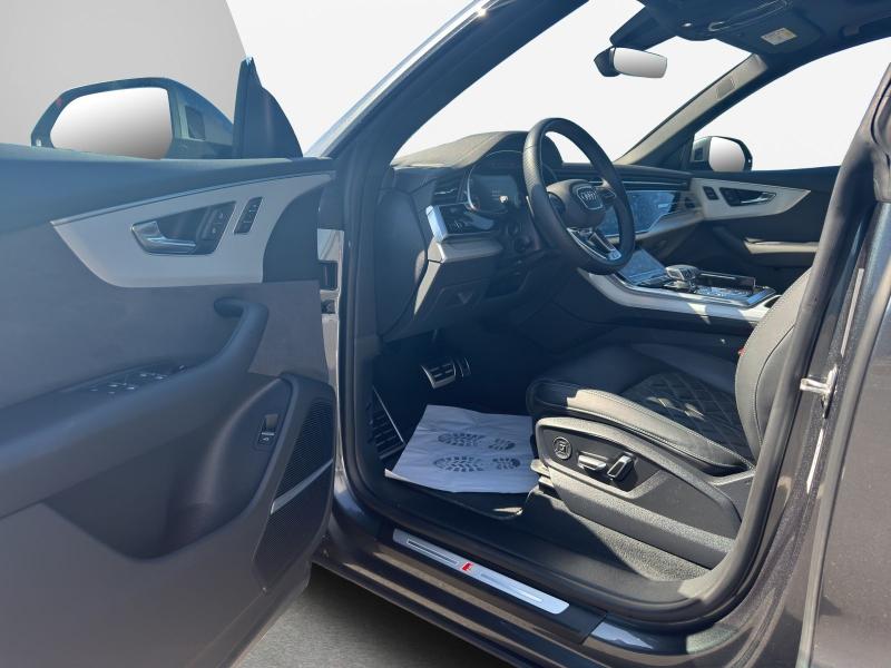 Audi Q8 S line – image 14 of 23