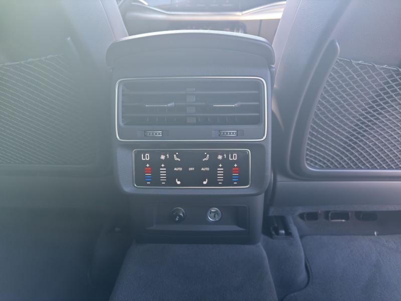 Audi Q8 S line – image 20 of 23