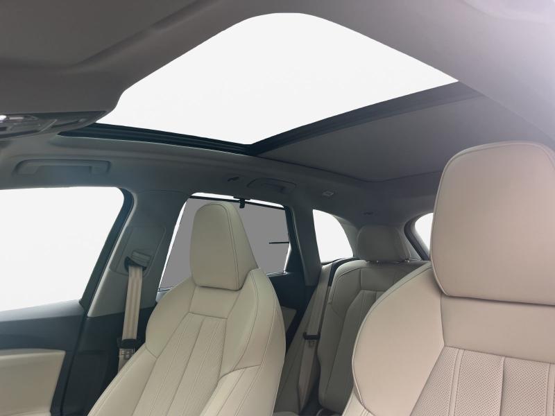 Audi Q5 S line – image 10 of 15