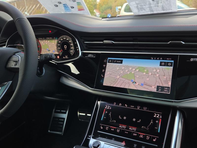 Audi Q8 S line – image 7 of 18