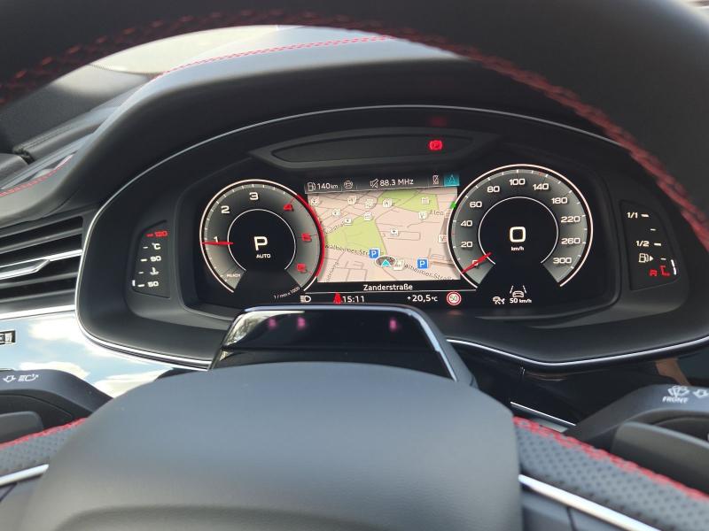 Audi Q8 S line – image 9 of 18