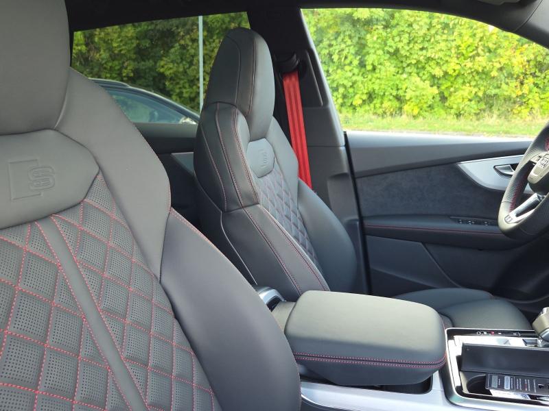 Audi Q8 S line – image 17 of 18