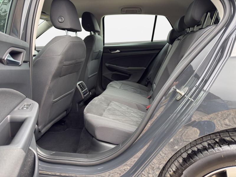 Volkswagen Golf Style – image 13 of 15