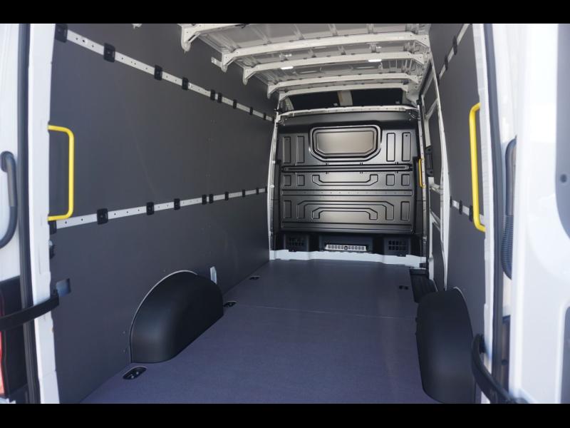 Volkswagen Crafter – image 6 of 9