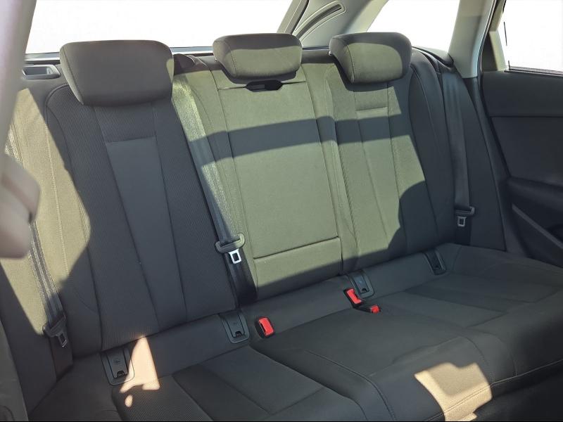 Audi A4 Avant S line – image 16 of 21