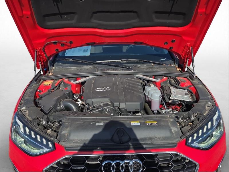 Audi A4 Avant S line – image 18 of 21