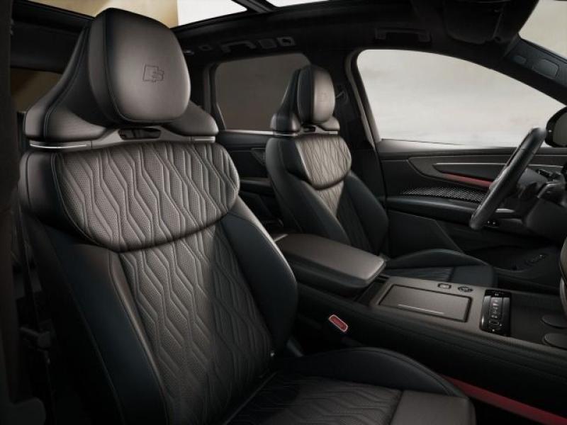 Audi Q7 S line – image 8 of 10
