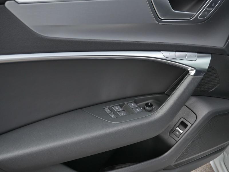 Audi S6 Avant – image 22 of 25