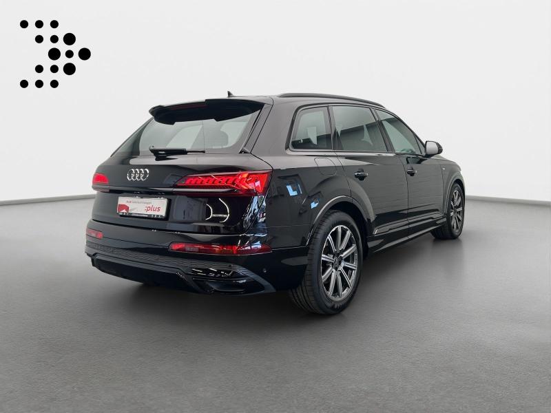 Audi Q7 S line – image 2 of 17