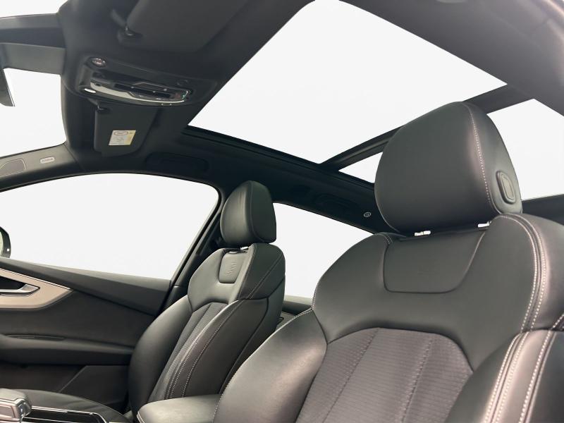 Audi Q7 S line – image 10 of 17