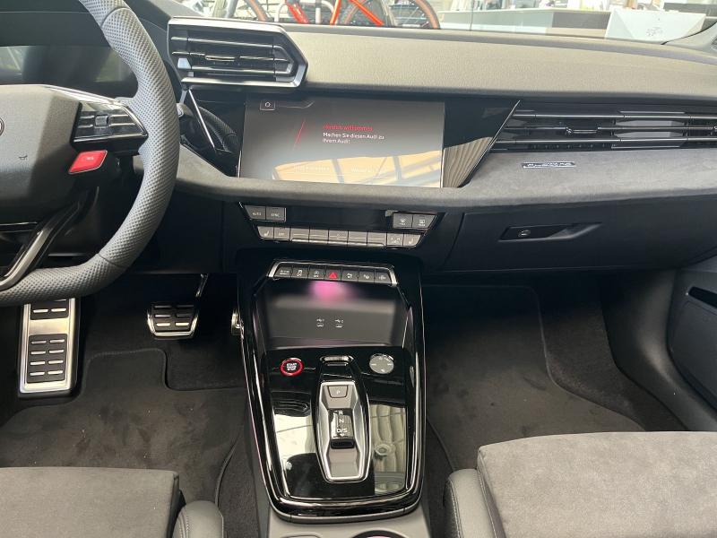 Audi RS 3 Sportback – image 7 of 15
