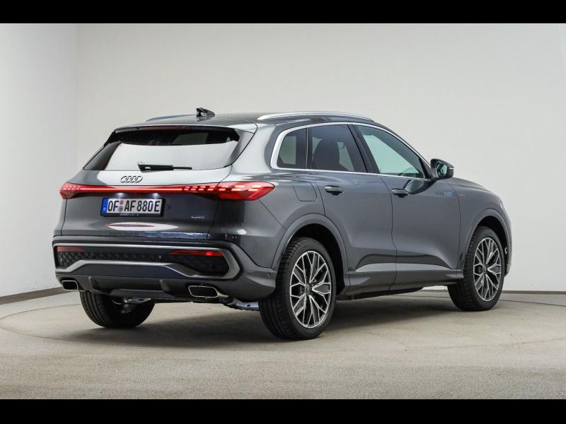 Audi Q5 S line – image 2 of 15
