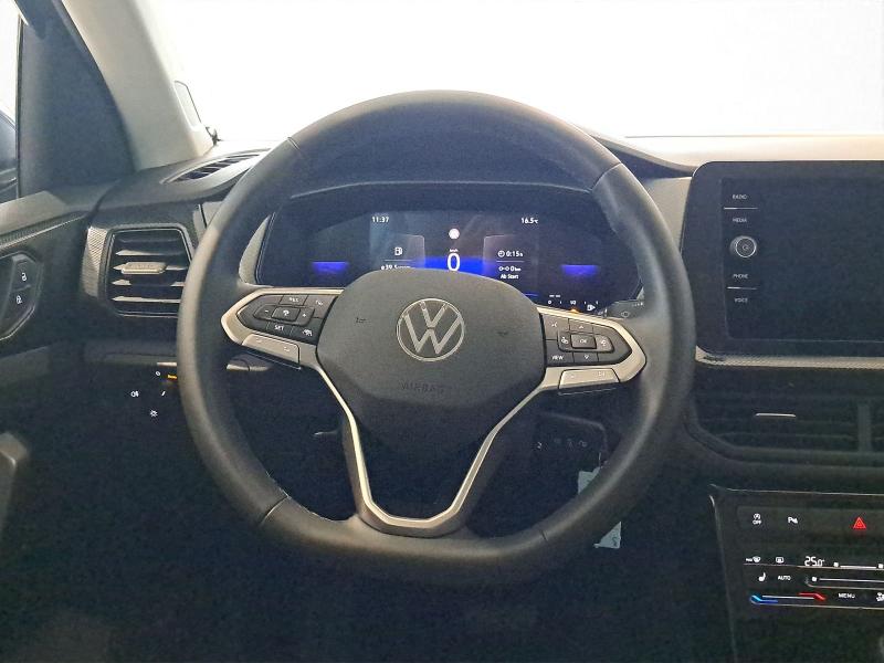 Volkswagen T-Cross LIFE – image 8 of 23