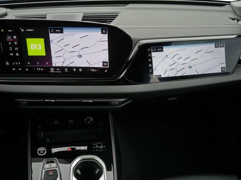 Audi A6 Avant S line – image 6 of 24