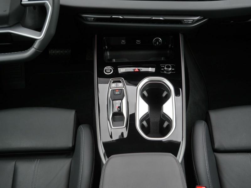 Audi A6 Avant S line – image 7 of 24