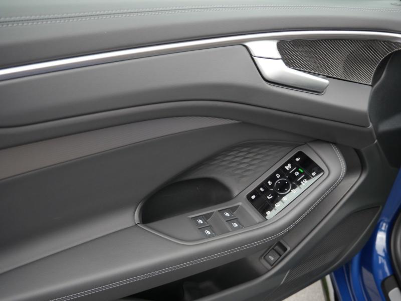 Audi A6 Avant S line – image 21 of 24