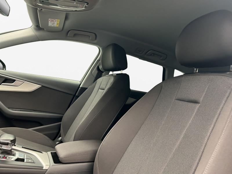 Audi A4 Avant S line – image 10 of 17