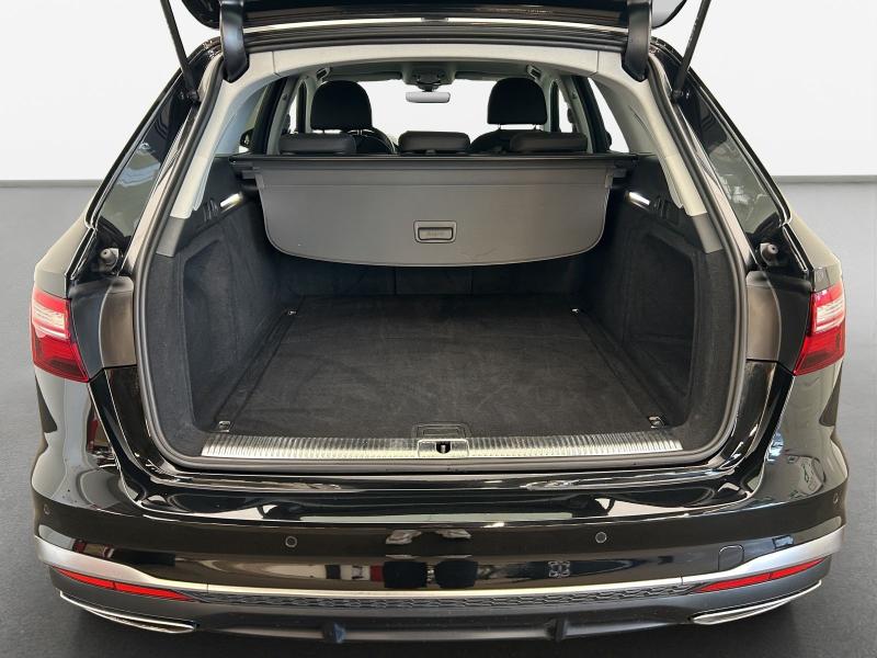 Audi A4 Avant S line – image 11 of 17