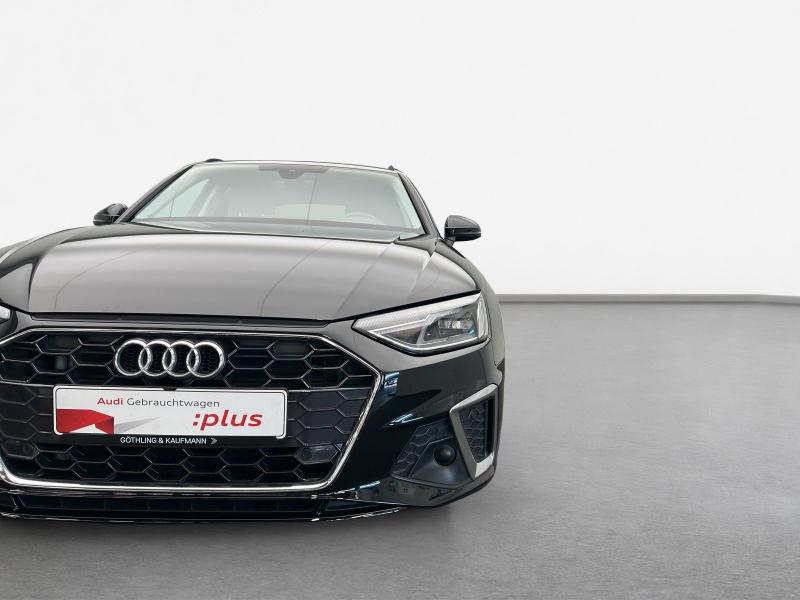 Audi A4 Avant S line – image 12 of 17
