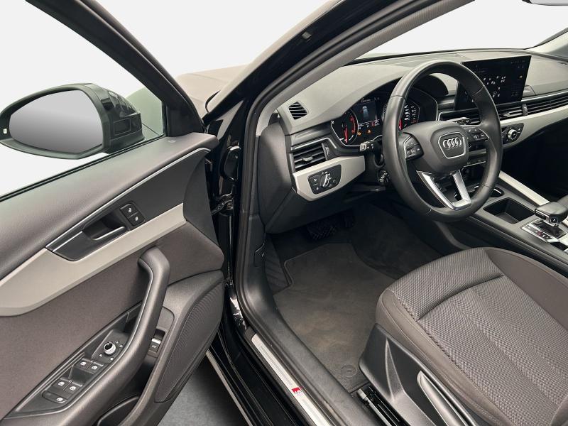 Audi A4 Avant S line – image 14 of 17