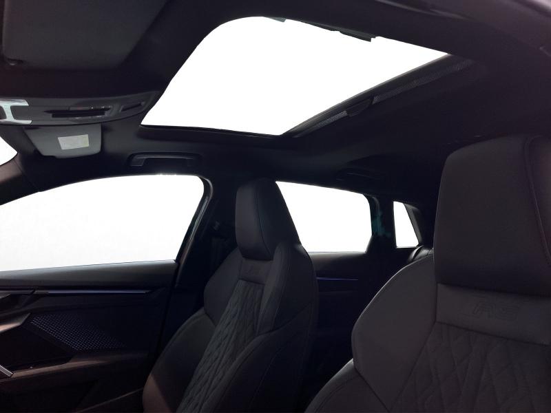 Audi RS 3 Sportback – image 9 of 14