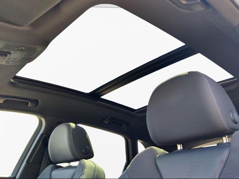 Audi Q3 S line – image 10 of 25
