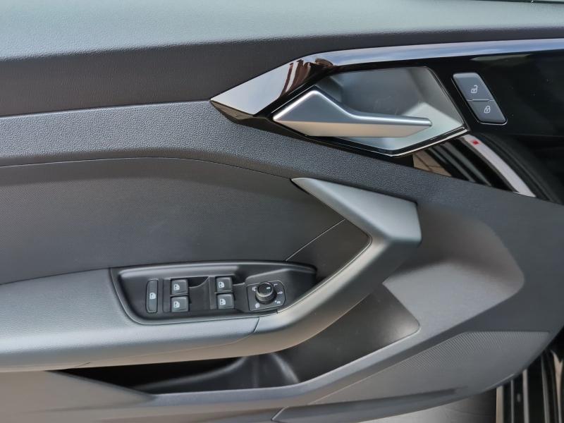 Audi A1 Sportback S line – image 12 of 17