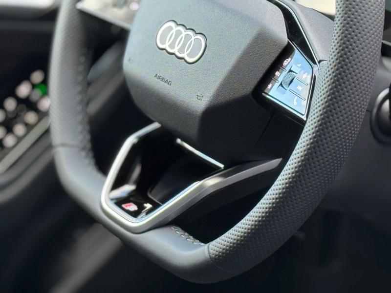 Audi A6 Avant S line – image 11 of 17