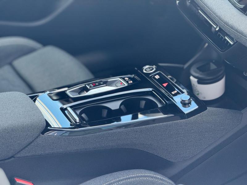 Audi A6 Avant S line – image 13 of 17