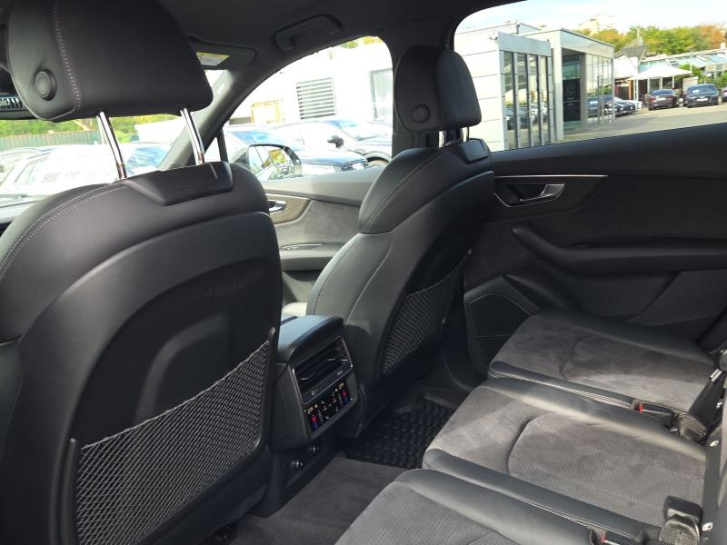 Audi Q7 S line – image 15 of 18