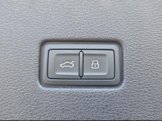 Audi Q8 S line – image 12 of 21