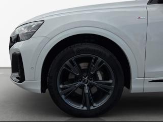 Audi Q8 S line – image 13 of 21