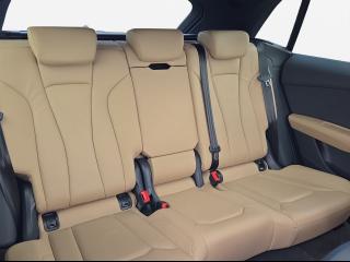 Audi Q8 S line – image 16 of 21