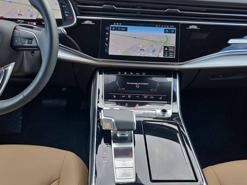 Audi Q8 S line – image 7 of 21