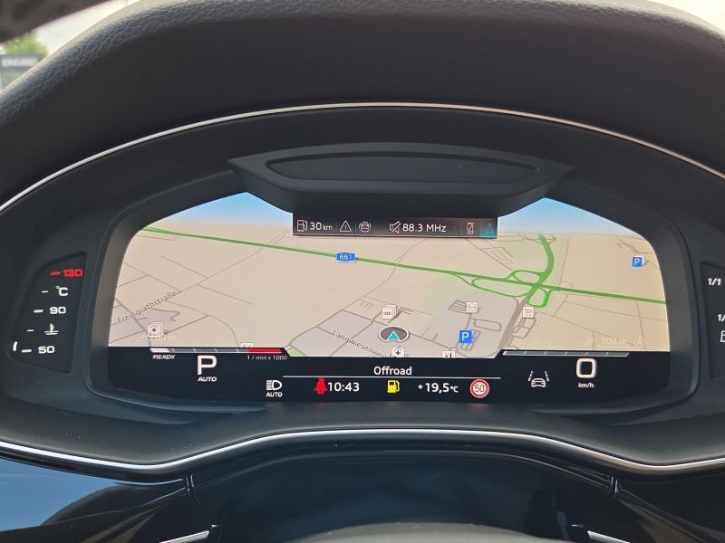 Audi Q8 S line – image 9 of 21