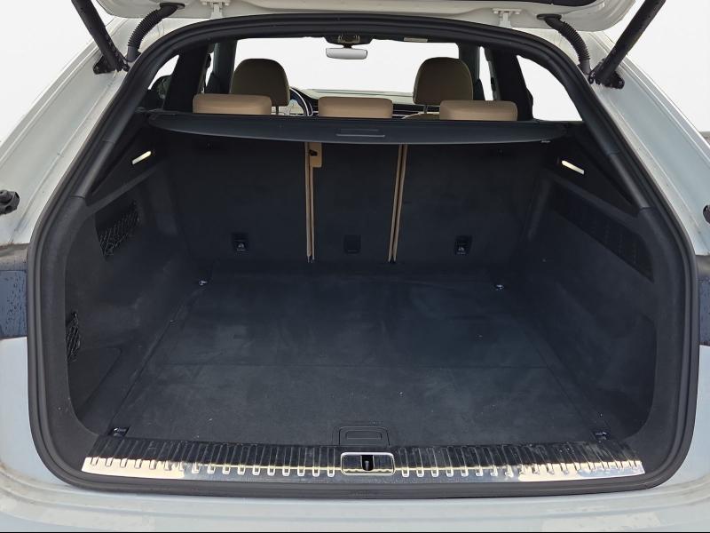 Audi Q8 S line – image 11 of 21