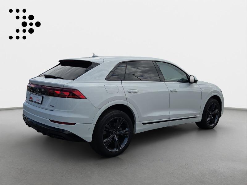 Audi Q8 S line – image 19 of 21