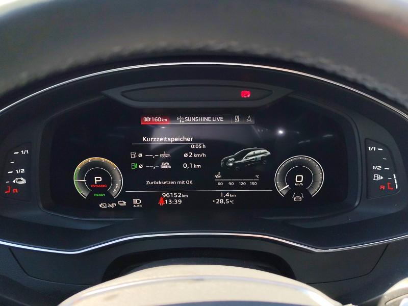Audi A6 Avant S line – image 9 of 24