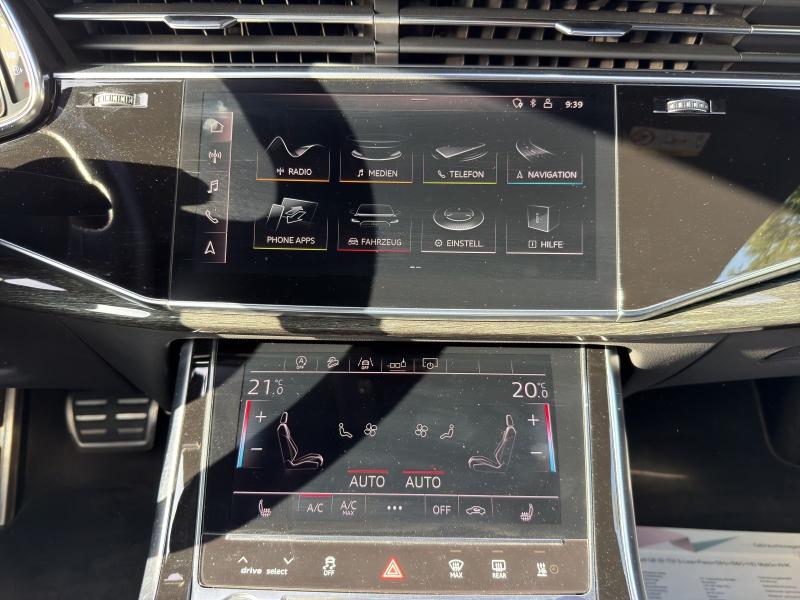 Audi Q8 S line – image 7 of 23