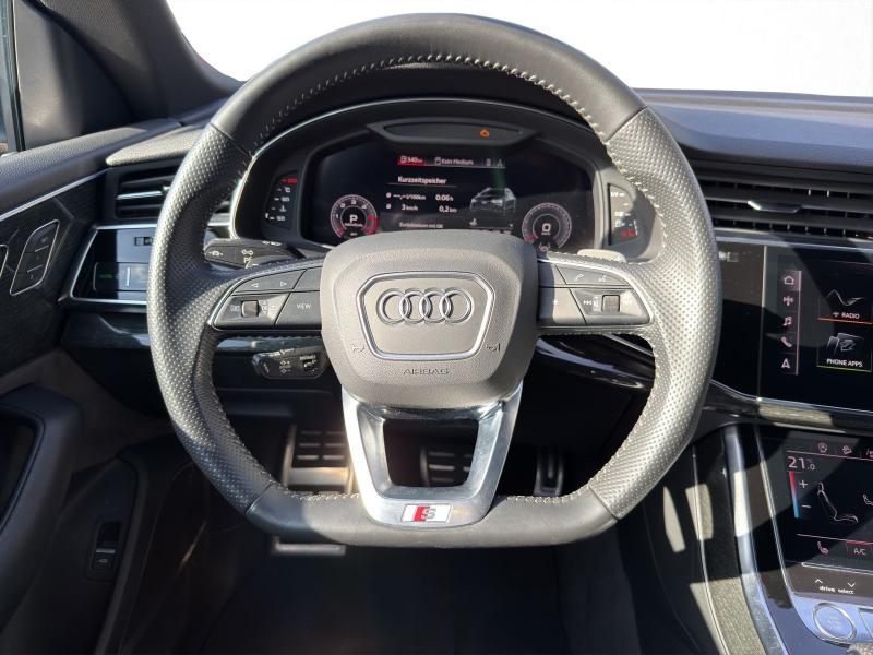 Audi Q8 S line – image 8 of 23