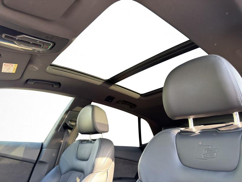 Audi Q8 S line – image 10 of 23
