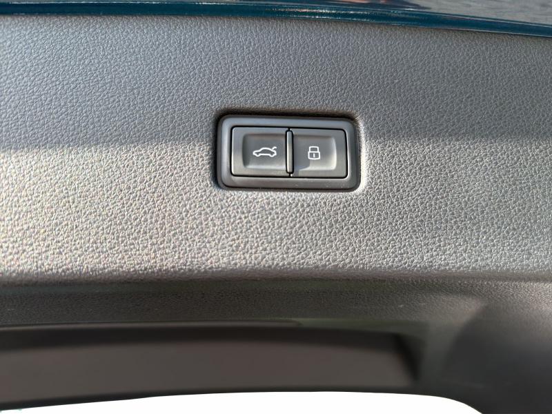 Audi Q8 S line – image 12 of 23