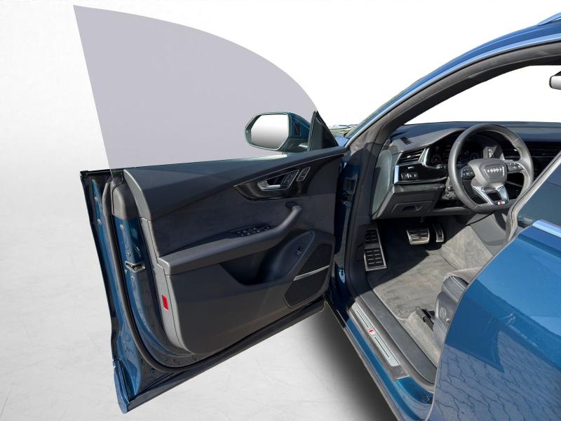 Audi Q8 S line – image 14 of 23