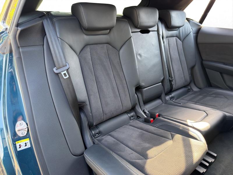 Audi Q8 S line – image 16 of 23