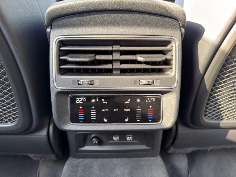 Audi Q8 S line – image 17 of 23